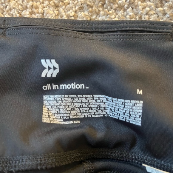 All in Motion Black Performance Leggings featuring side phone pockets. Size M - Picture 3 of 5